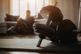 为什么投手在换局休息时需要佩戴定制的电热护肩